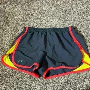 Under Armour Gym Shorts HeatGear Semi-Fitted Lined Athletic Womens Size Small